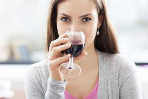 Cât de mult alcool pe săptămână scurtează viața cu 5 ani: Ce spun oamenii de știință