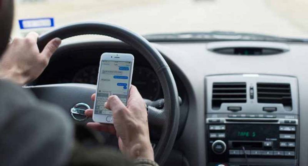 Expect it Bring Dalset Se interzice telefonul mobil la volan? Unul din doi şoferi stă pe telefon,  avertizează specialiștii - Exquis