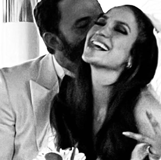 foto credit: OnTheJLO.com