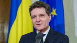 Nicușor Dan, tată înainte de toate. Cum a fost surprins în prima zi de școală a fiicei sale